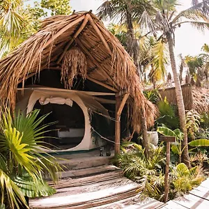 Campismo de Luxo Uman Glamping & Cenote, Tulum